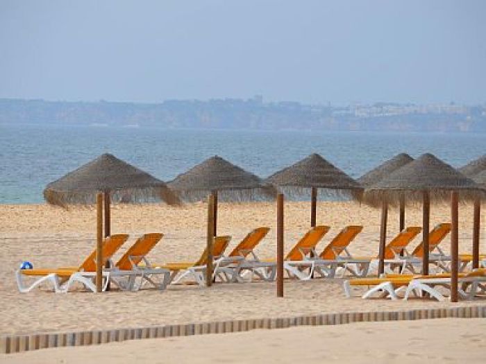 Alvor Main beach